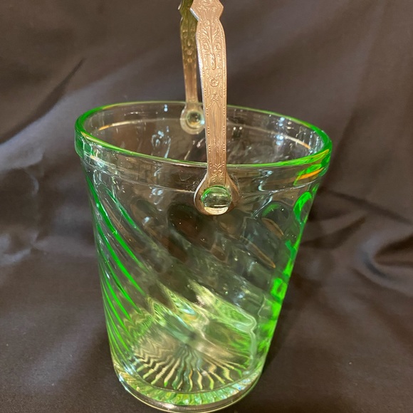 Green Vaseline Swirl Glass bucket - Picture 6 of 7